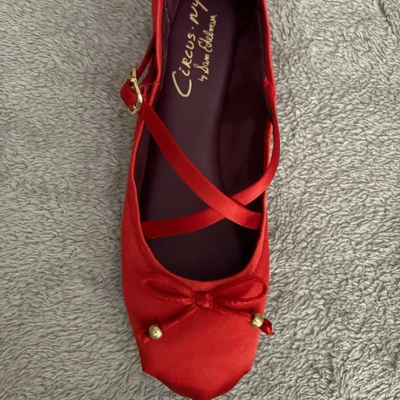 Circus-NY Sam Edelman red satin ballet shoes with bows. Size 6.5. NWOT in box. - Picture 2 of 7